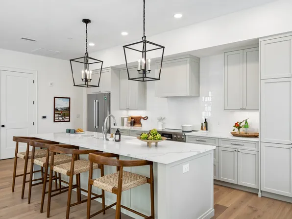 325 Longshore St #1144, Daniel Island, SC 29492