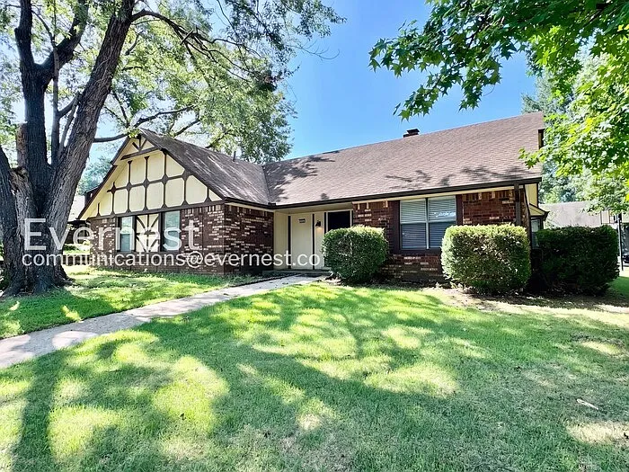 909 W Glendale St — Photo 1