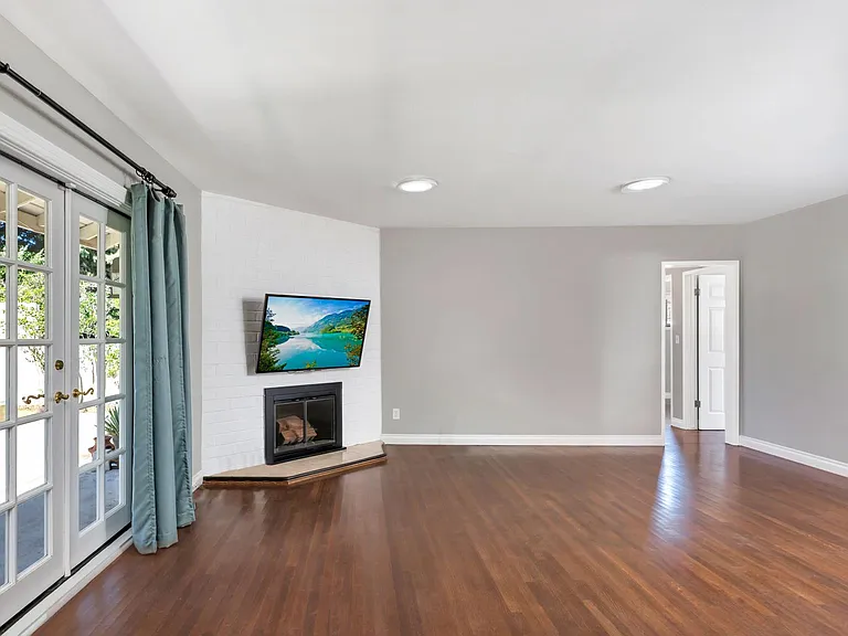 5601 Ostrom Ave — Photo 3