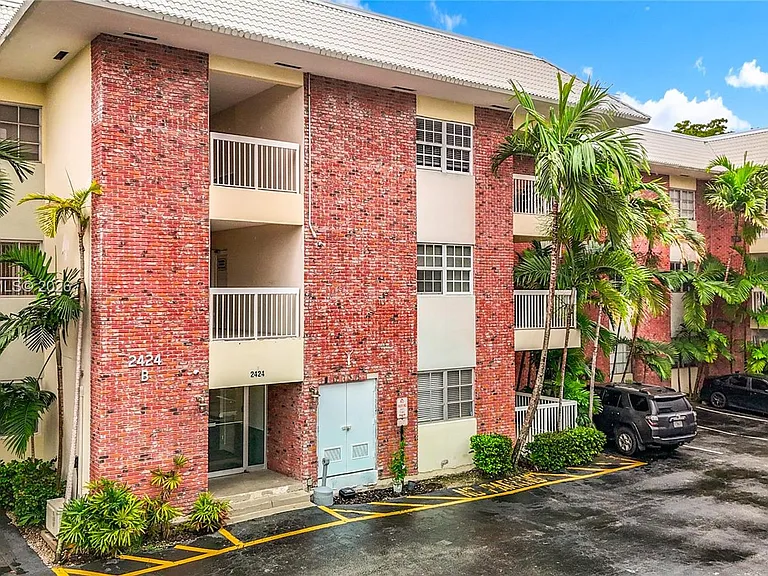 2424 SE 17th Cswy #312B — Photo 43