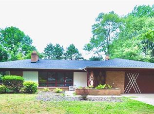 2448 Newbury Dr, Cleveland Heights, OH