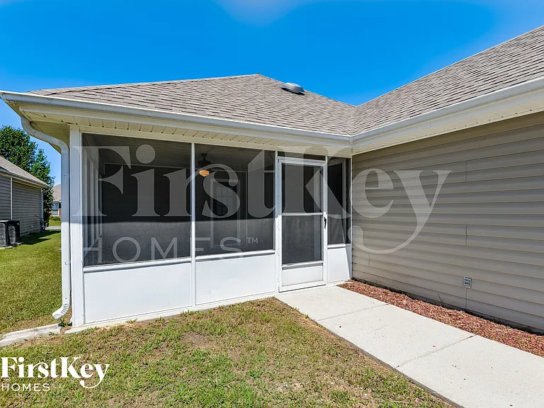 2218 Village Ln — Photo 15