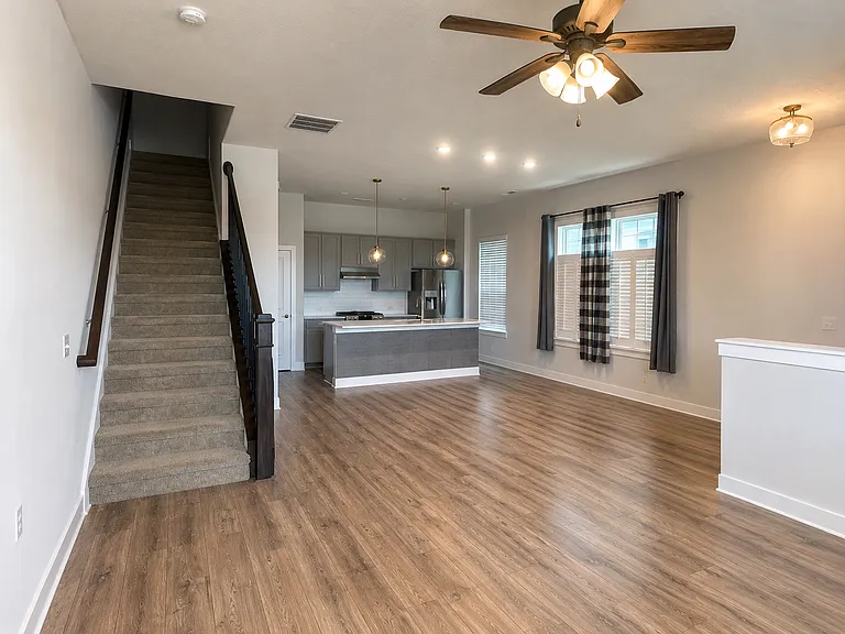 950 Kinzer Ave — Photo 3