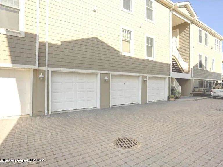 239 Beachfront #4 — Photo 12