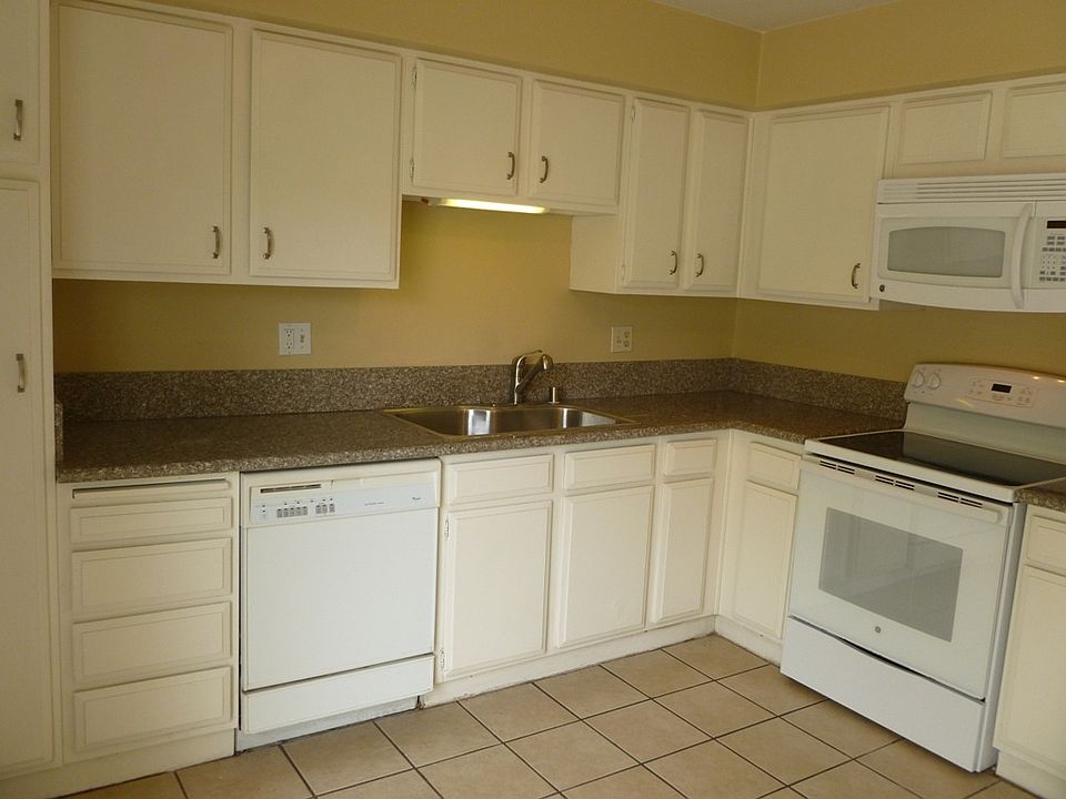 1st image of 676 Rolling Green Dr