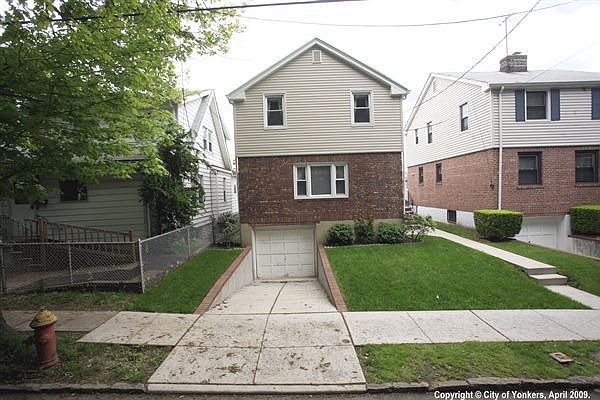 1st image of 220 Parkway N
