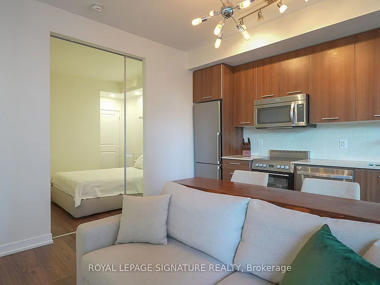 105 George St #1214 — Photo 7