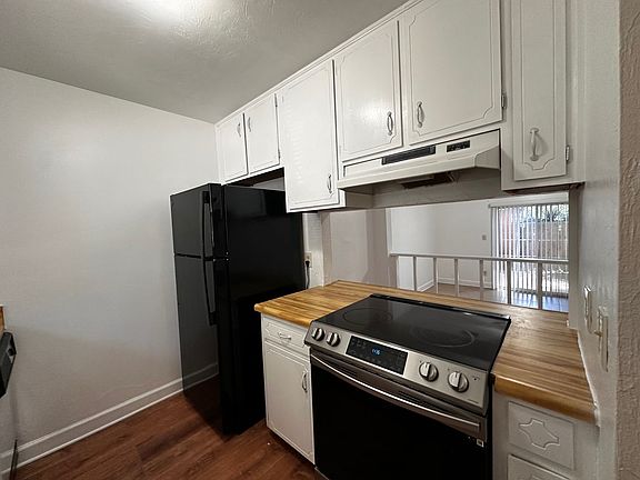 3rd image of 609 Acorn Grove Ct