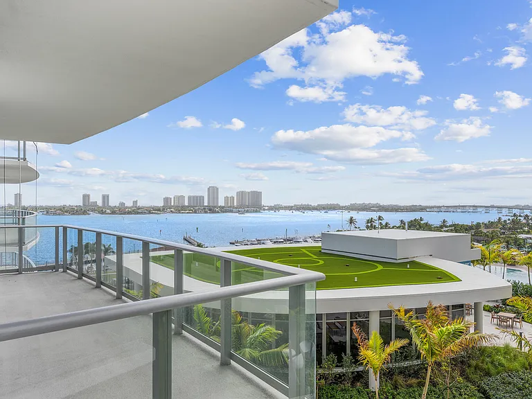 220 Lake Shore Dr #811 — Photo 1