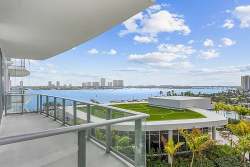 220 Lake Shore Dr Photo 1