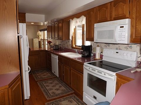 5th image of 53 Burtwood Park Dr