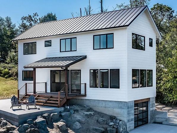 4896 Harbor Hills Dr