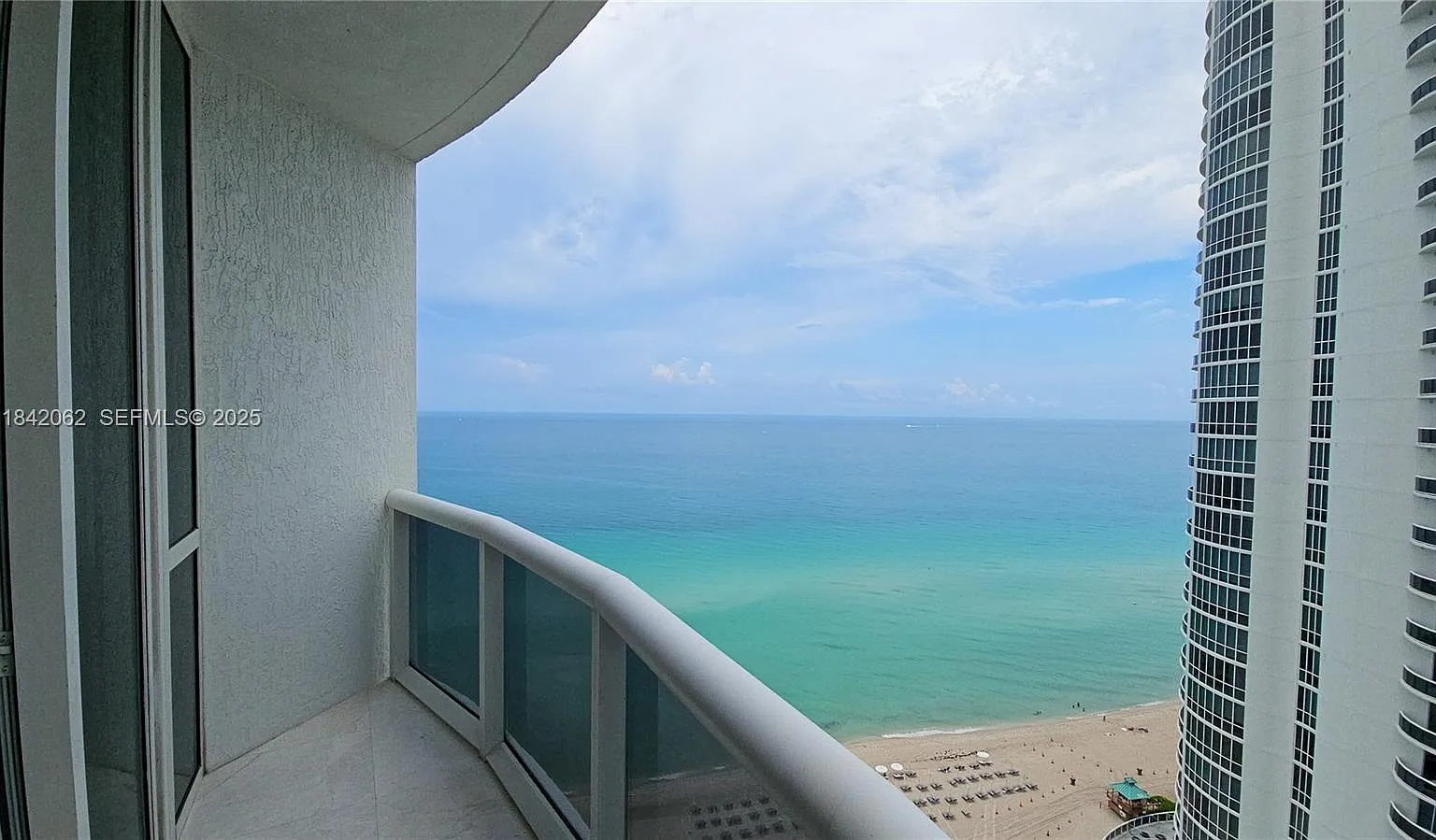 3 bed, 2327 sqft, $10,000 — Photo 2