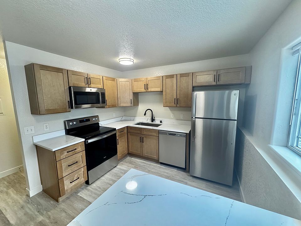 1st image of 3461 W Sakai St