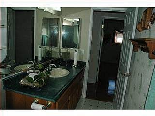 4th image of 8355 Westwood Dr