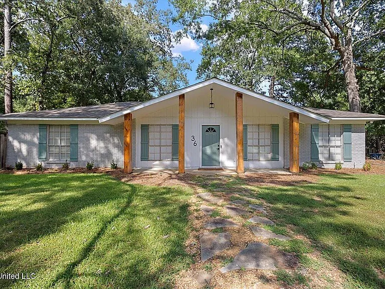 36 Pebble Hill Dr — Photo 1