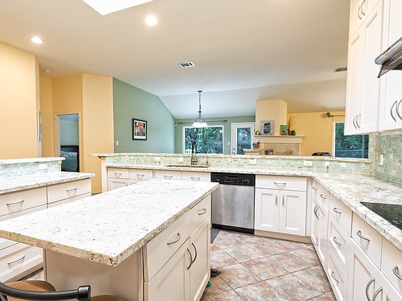 5th image of 10515 Grand Oak Cir
