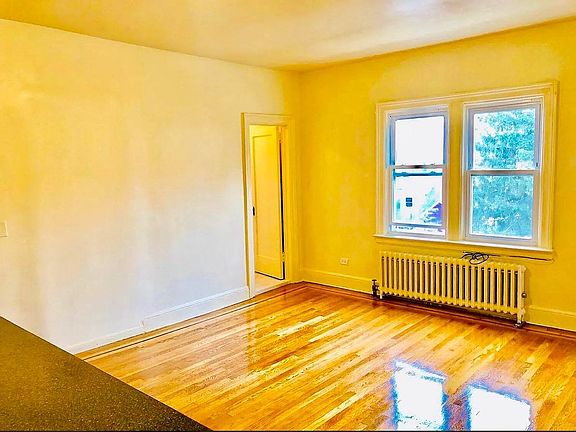 3rd image of 19 Aqueduct Ave