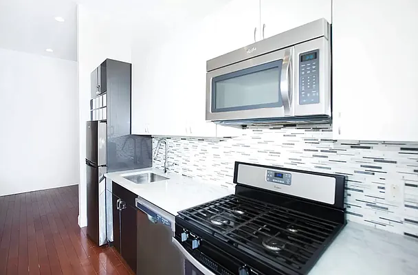 Rented by Bohemia Realty Group | media 10