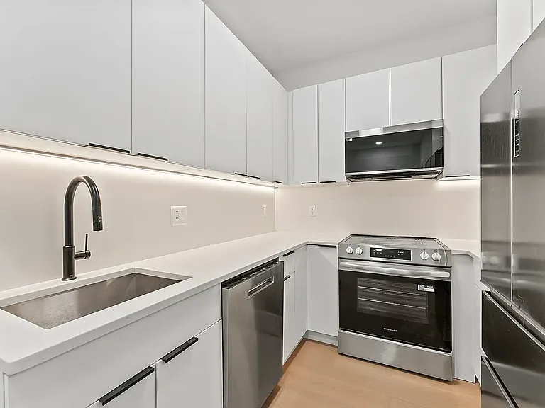 236 7th Ave #3 — Photo 2