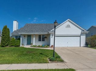 2576 S Sterling Cir, East Troy, WI 53120