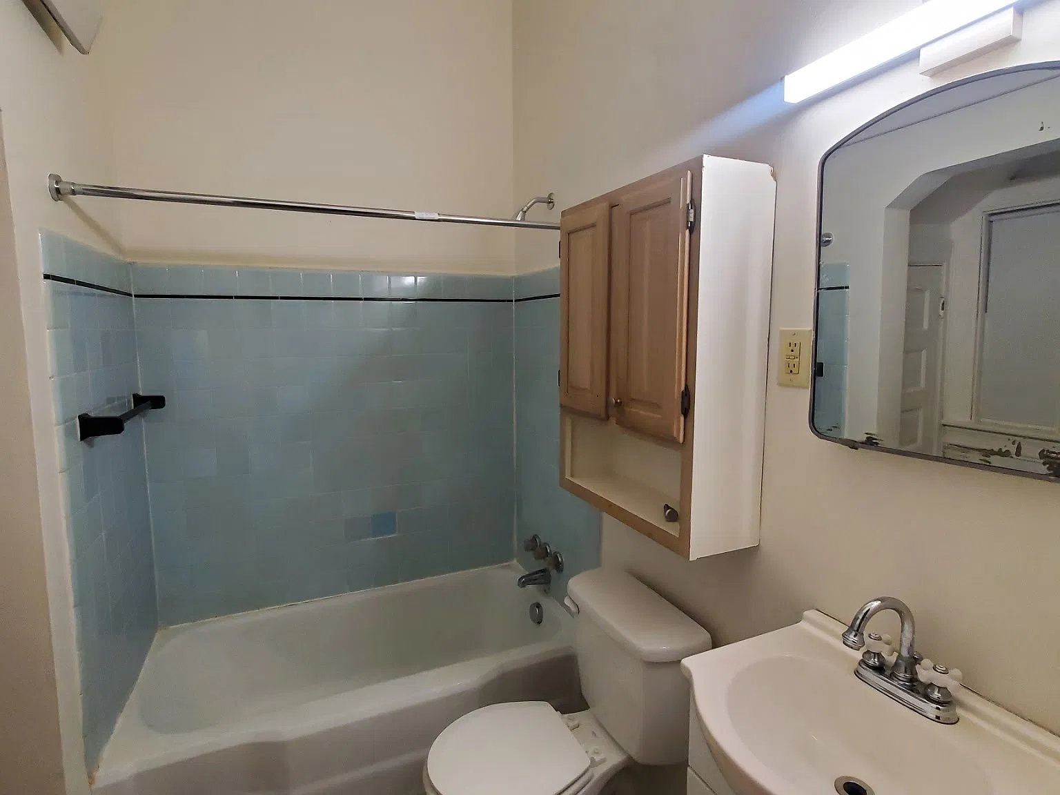 140 E Philadelphia St — Photo 4