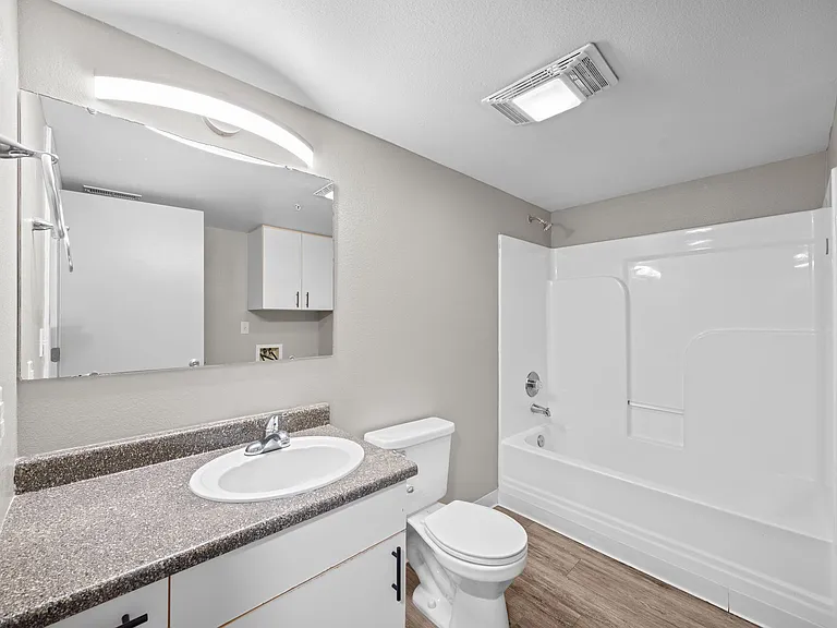 Gateway Crossing Apartments — Photo 17