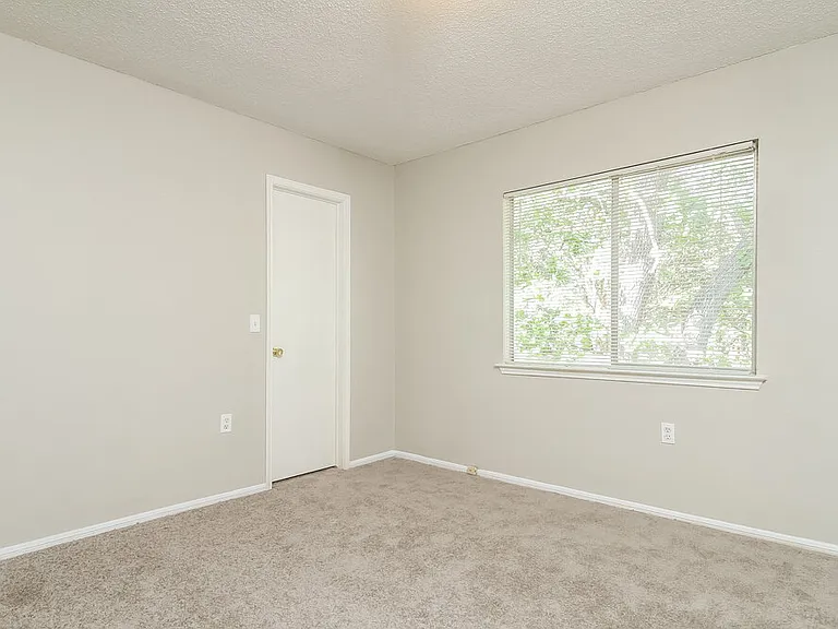 6803 Highland Blfs — Photo 13