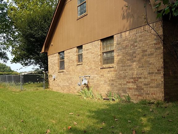 2nd image of 1111 N Knoxville Ave