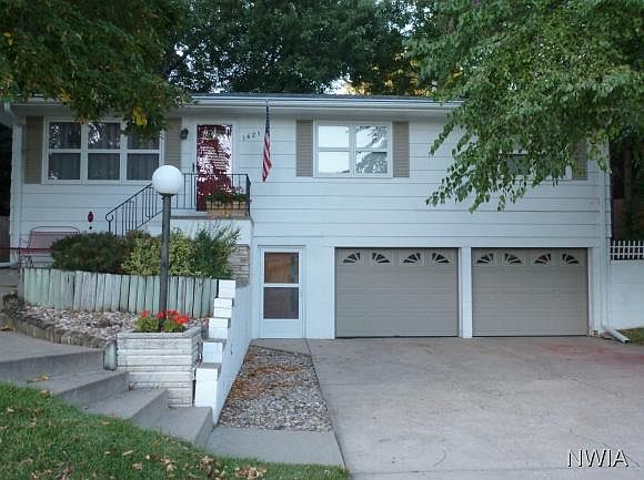 1st image of 1425 38th St