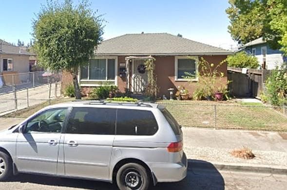 1st image of 1313 Plum St