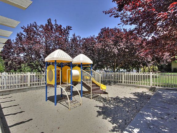 4th image of 6007 Evanstone Pl
