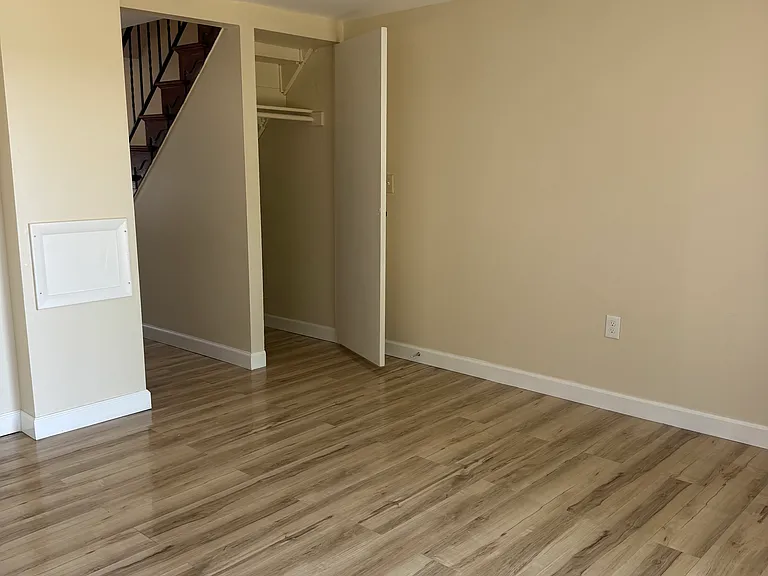 87 Carroll View Ave — Photo 4