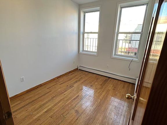 3rd image of 913 60th St #1