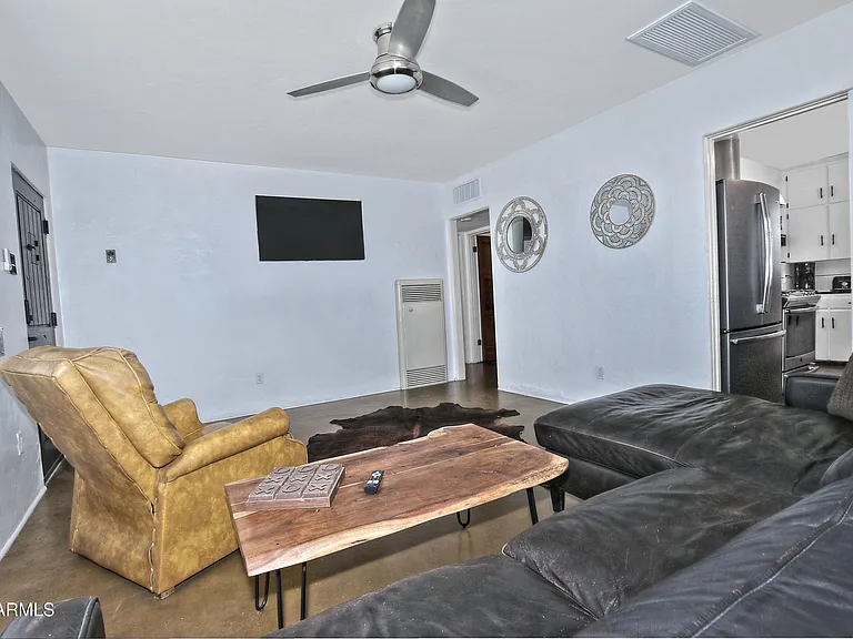 1923 W Earll Dr — Photo 11
