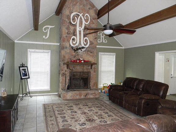 2nd image of 605 Vaughn Dr S