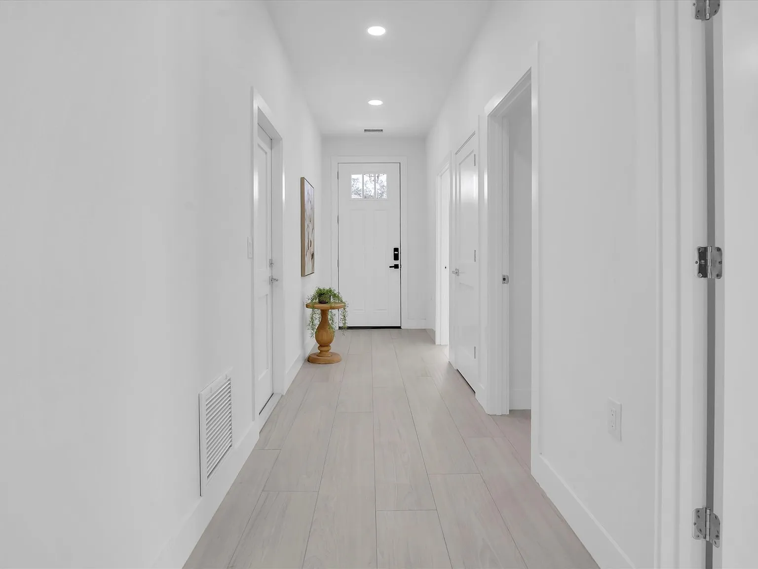 5 bed, 2080 sqft, $4,450 — Photo 3