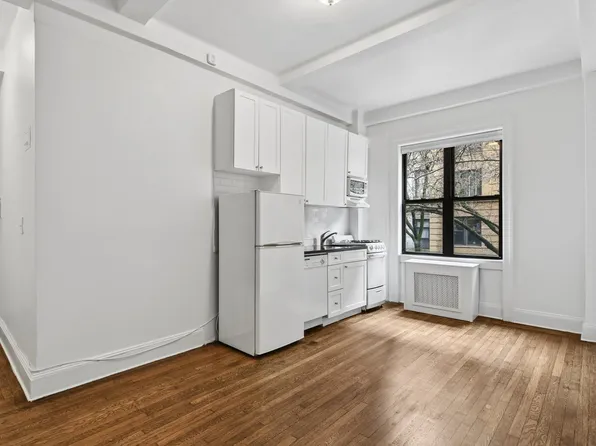 19 West 69th Street image 1 of 26