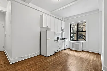 19 West 69th Street, #201