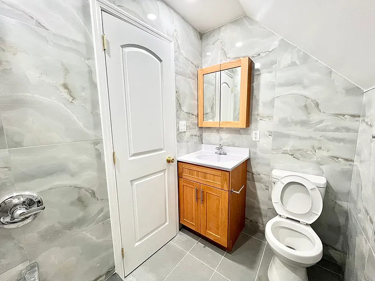 2238 Benson Ave #2F — Photo 11