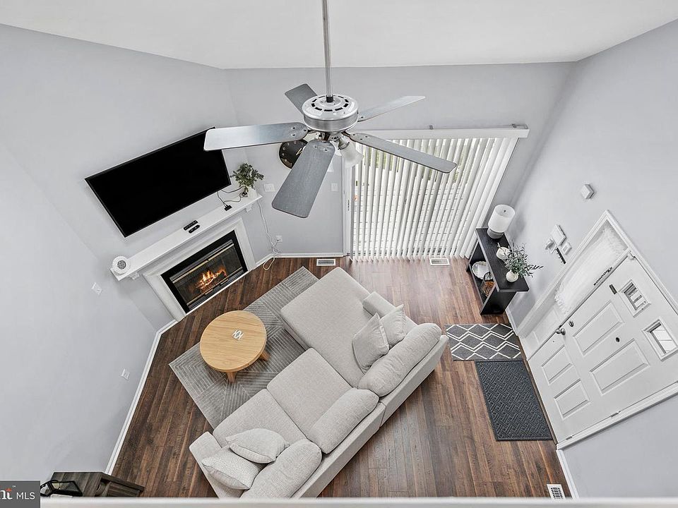 1st image of 207 Park Pl