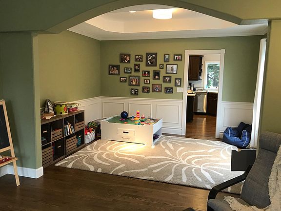 formal dining room (great playroom right off the kitchen)l
