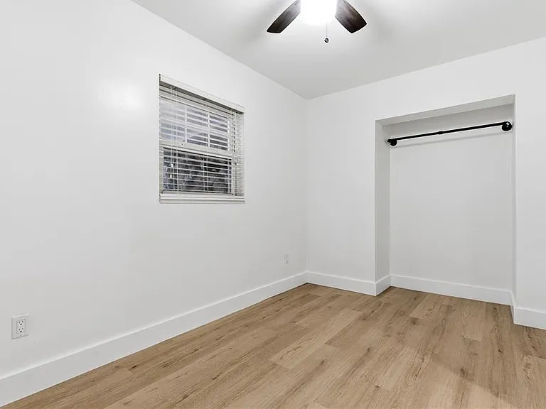 327 Sunny Ln — Photo 22