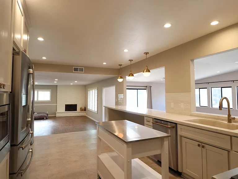 565 Clubhouse Dr — Photo 9