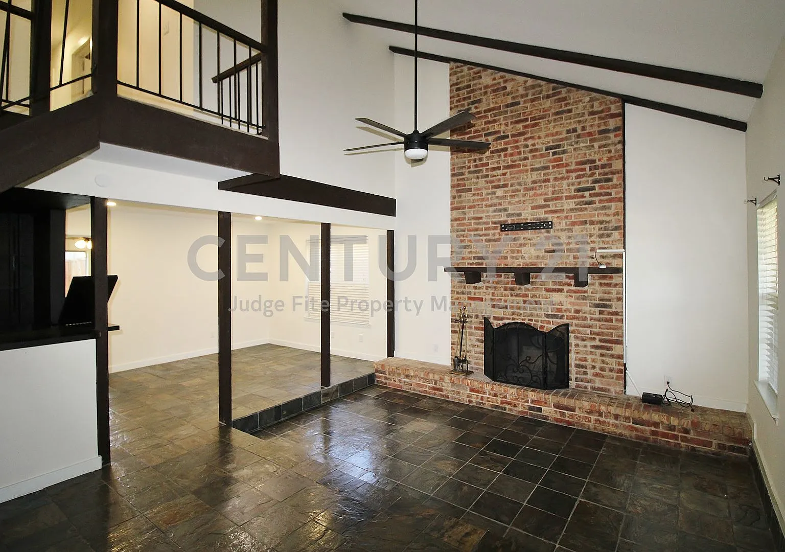 Mid-Century, 2-Story 3/2.5/2 in Mesquite For Rent! — Photo 3