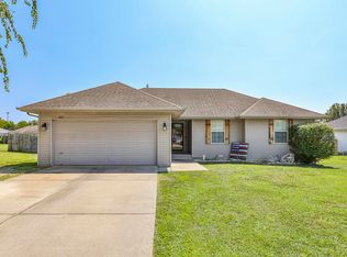 102 Sedona Ln, Willard, MO 65781