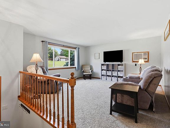 4th image of 115 Meadowlark Ln