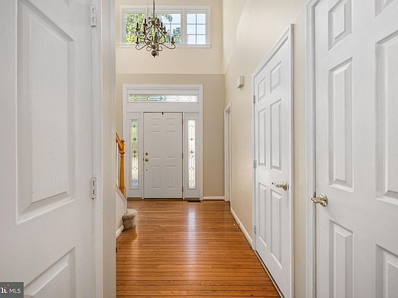 4th image of 4 Wren Way Ct