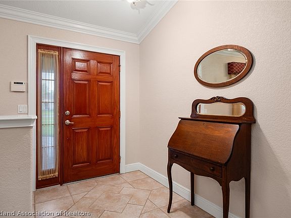 5th image of 3904 Golfview Rd