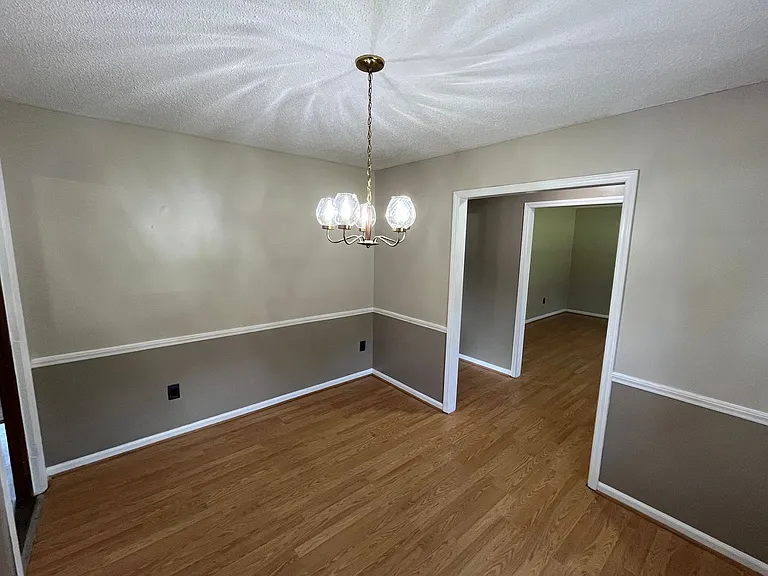 370 Farmbrooke Ln — Photo 14